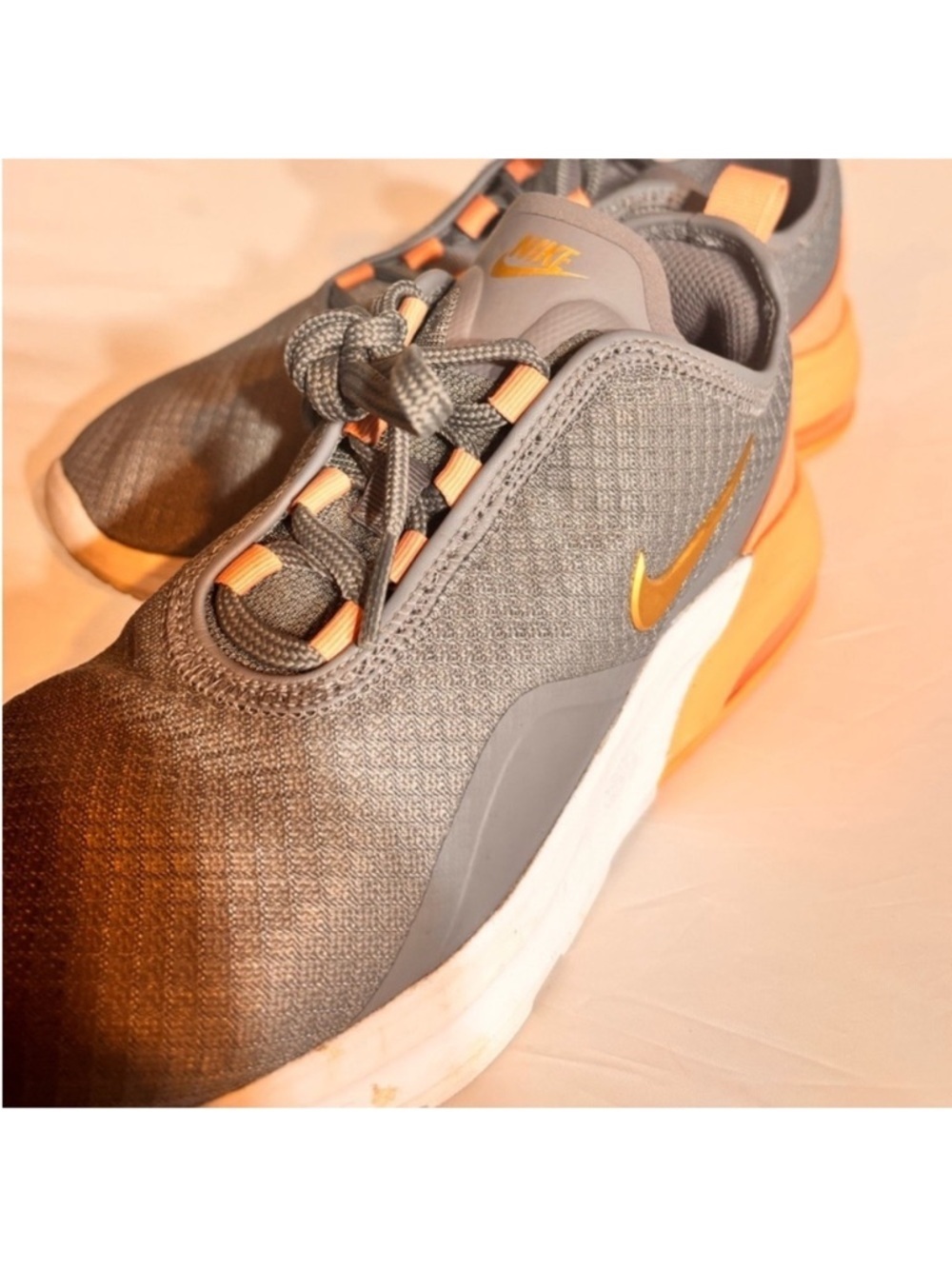 Nike Women's Air Max Motion 2 - Picture 3 of 5